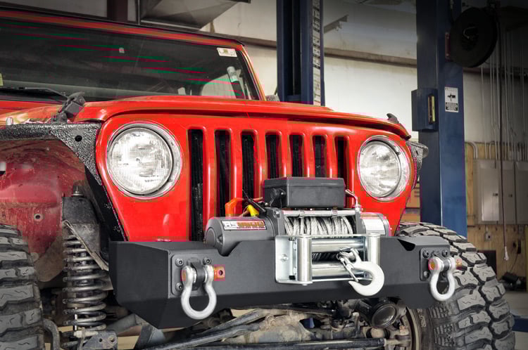 Jeep Wrangler Unlimited Front Stubby Winch Bumper - Rough Country - Recessed Winch Plate - Black - '04-'06